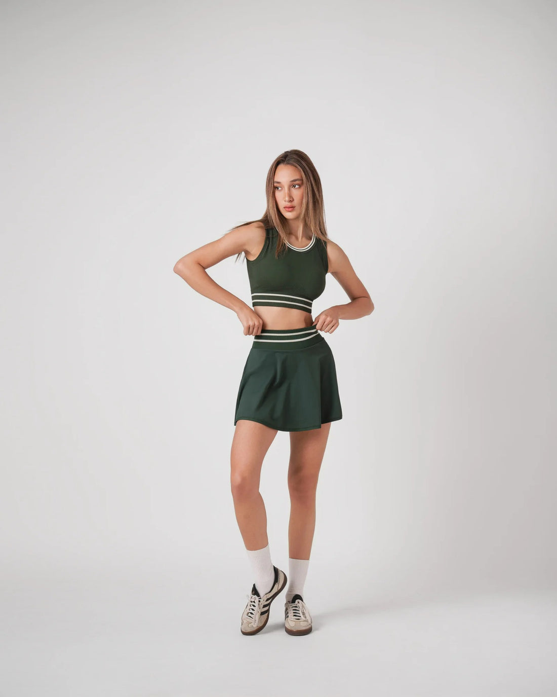 Ensemble Aryna Rétro Tennis &amp; Padel – Vert royal – Brassière Rembourrée + Jupe