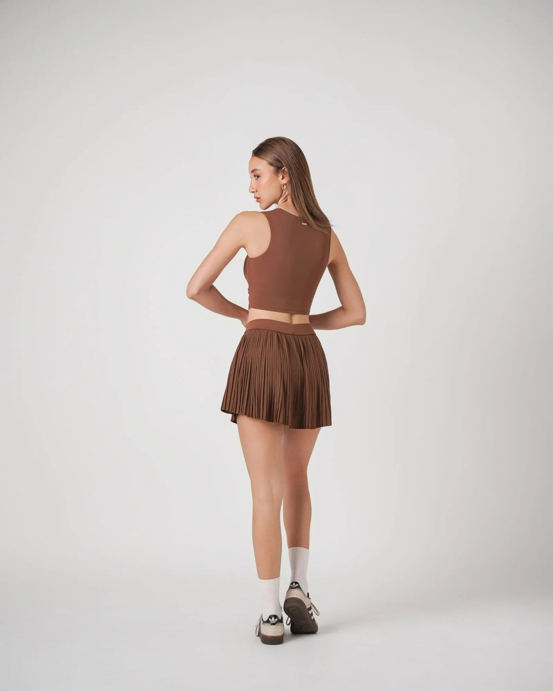 Ensemble Serena Tennis &amp; Padel – Marron – Brassière crop top rembourrée + Jupe