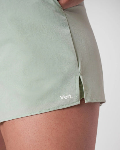 Ensemble Solène protection solaire : short vert et veste vert talc