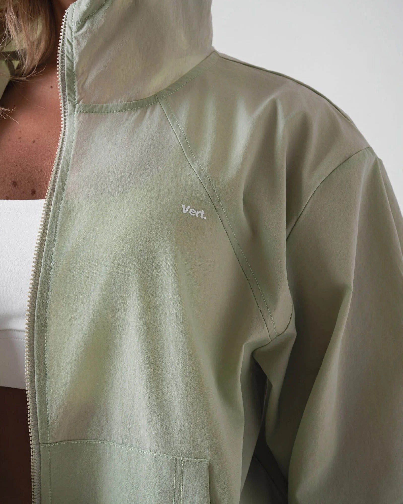 Ensemble Solène protection solaire : short vert et veste vert talc